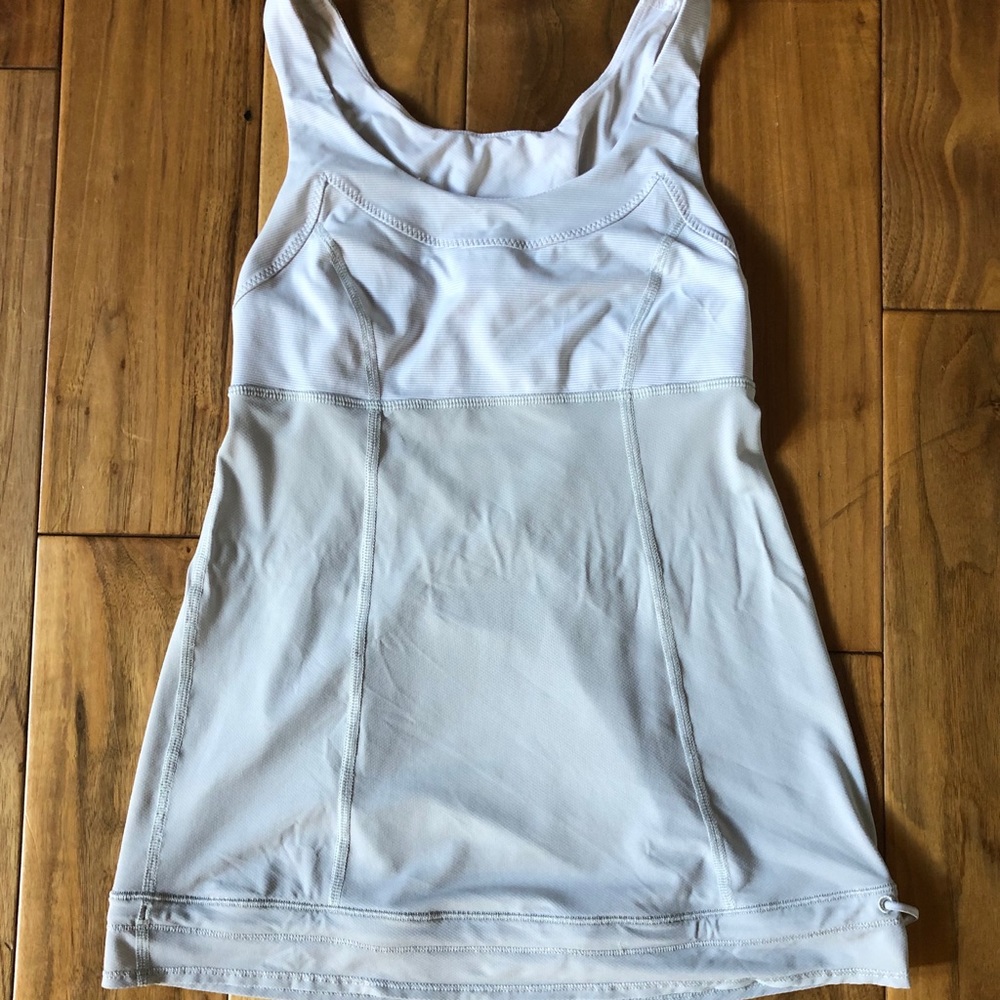 Women’s Lululemon workout top